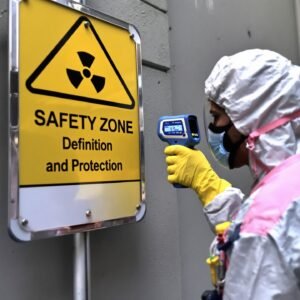 Ilustración de los patrones de dispersión de la lluvia radiactiva y la identificación de una zona segura nuclear en el contexto geográfico de Europa.